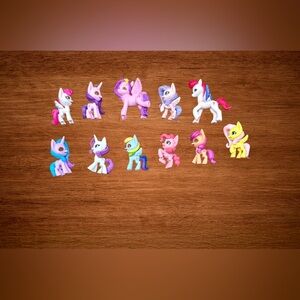 MY LITTLE PONY MINI FIGURES. BUNDLE OF 11 toys.